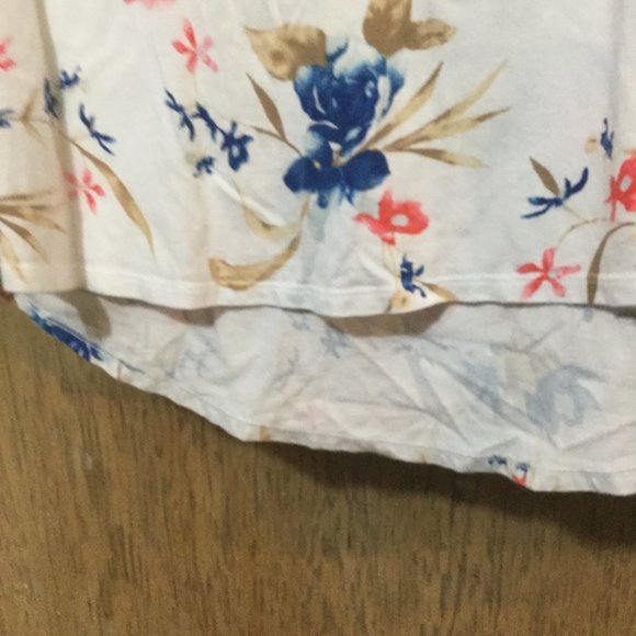 Chico's size 1 floral 3/4 length sleeves zip in back slight high low hem - Picture 3 of 4